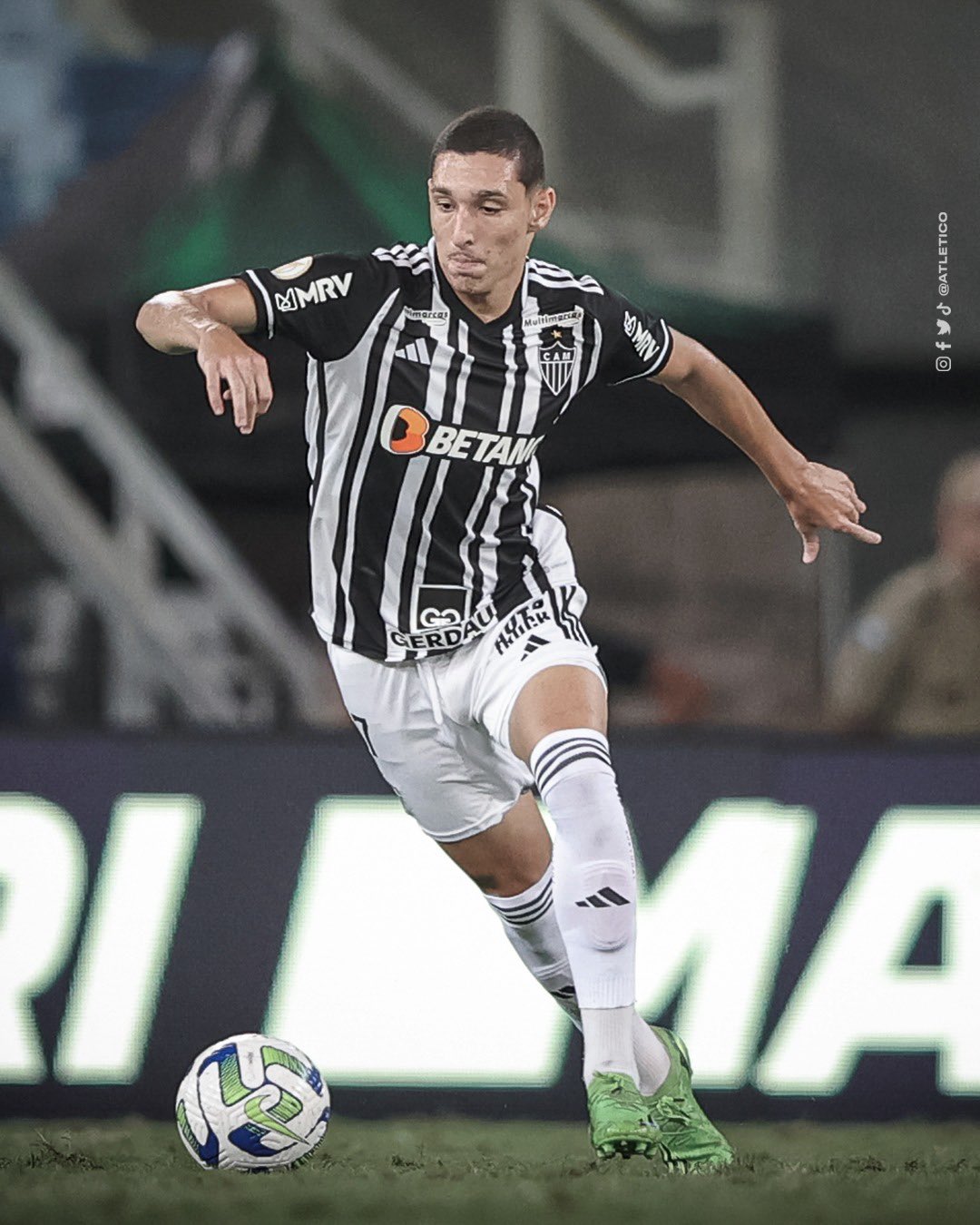 Renzo Saravia é o novo lateral do Galo – Clube Atlético Mineiro